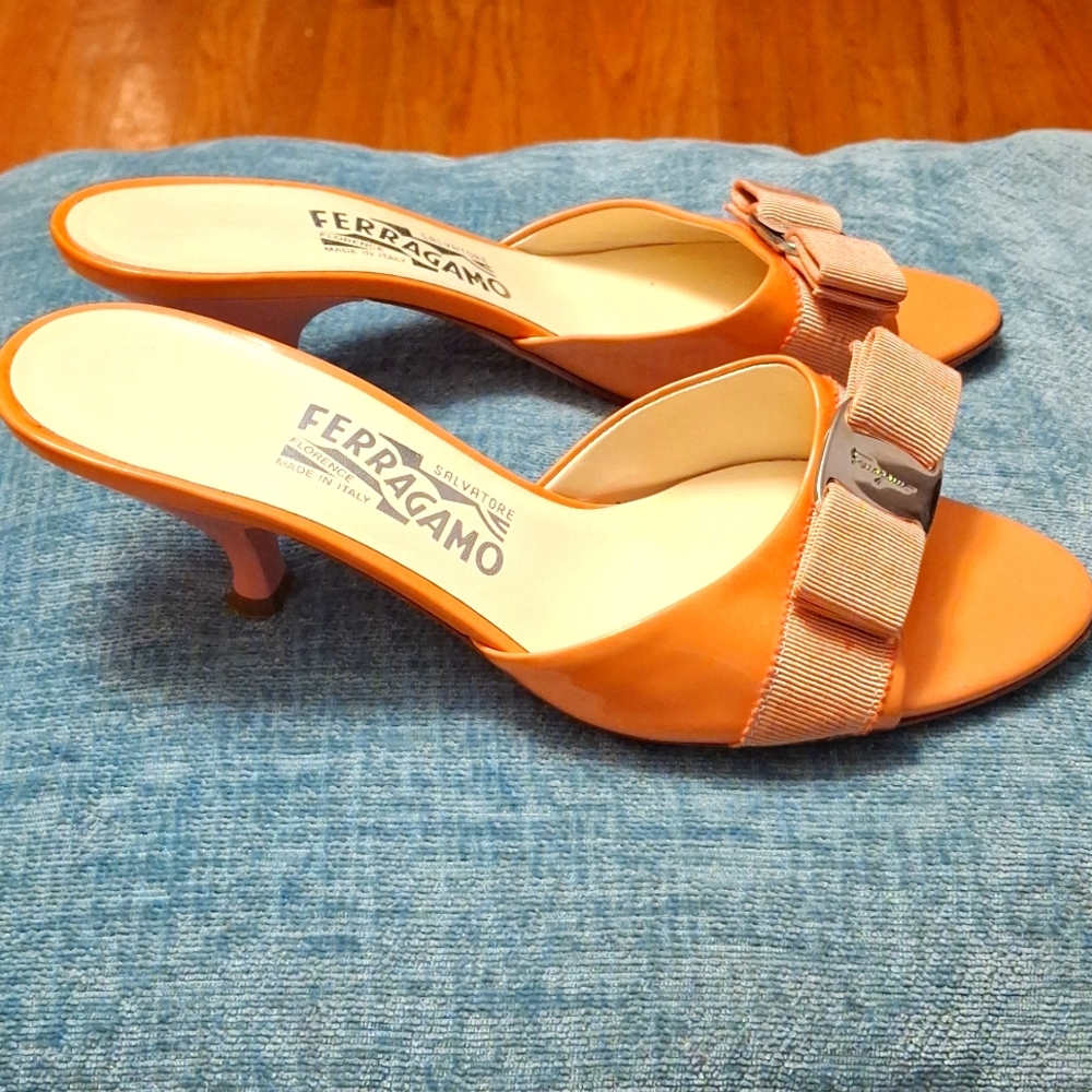 Good condition just a little worn on the  bottom